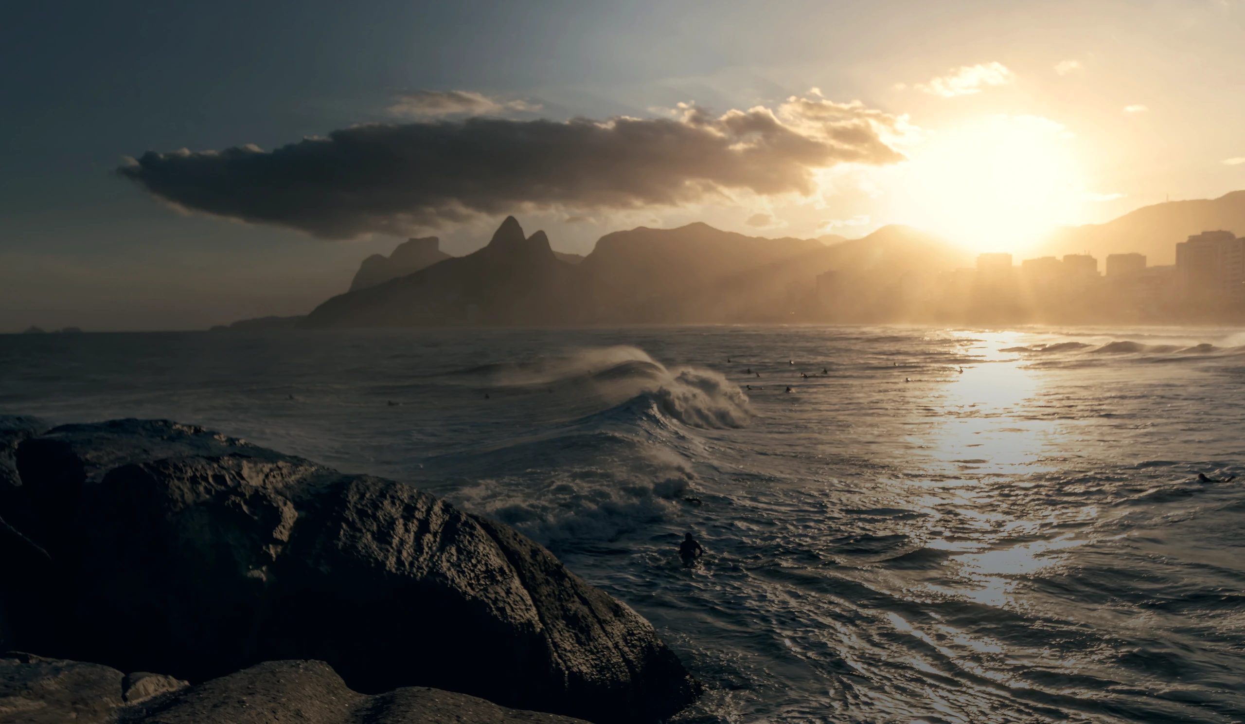 Pôr do sol no Arpoador